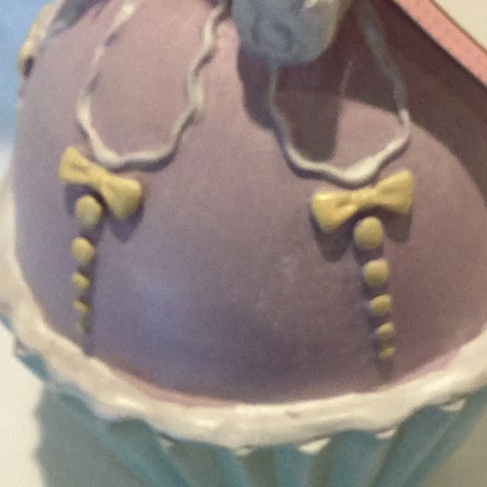 cupcakes & cashmere brand new